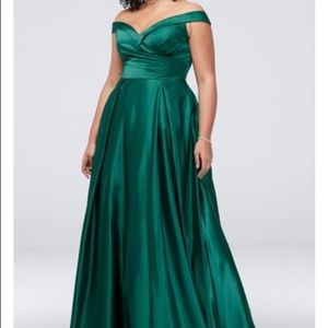 Size 16 green prom dress